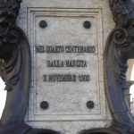 data decicazione sul piedistallo Fontana di Cellini sul Ponte Vecchio di Firenze scultore Raffaello Romanelli 1901